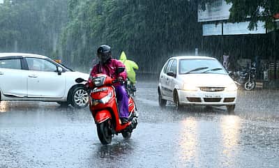 புயல் சின்னம்: இன்று 4 மாவட்டங்களுக்கு ‘ஆரஞ்சு’ எச்சரிக்கை!