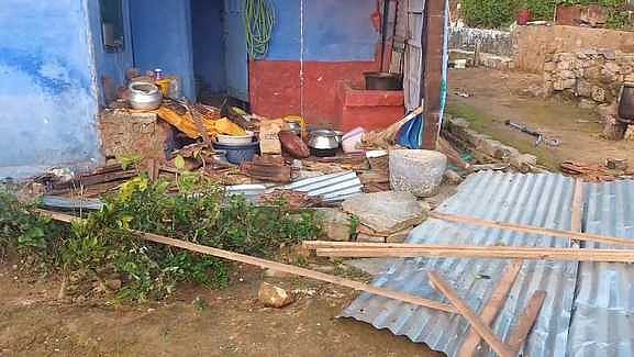 குடியிருப்பை சேதப்படுத்திய காட்டு யானை