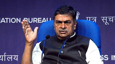 ரூ. 62,000 கோடி மோசடி குற்றச்சாட்டு? முன்னாள் மத்திய அமைச்சரை பாஜக நீக்கம்!