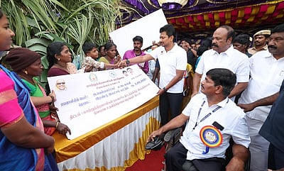 பெண்களுக்கு தன்னம்பிக்கை அளிக்கும் சுய உதவிக் குழுக்கள்: 
துணை முதல்வா் உதயநிதி ஸ்டாலின்