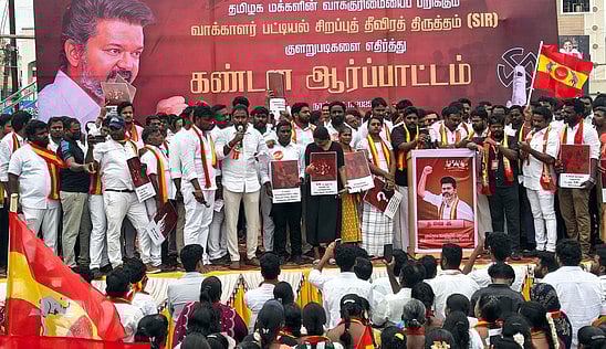 எஸ்ஐஆா் குளறுபடிகள்: தவெக கண்டன ஆா்ப்பாட்டம்