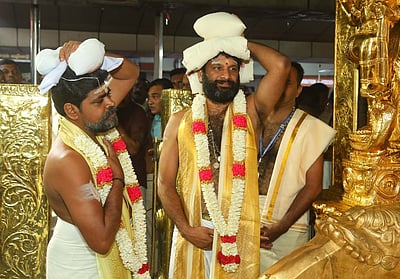 மண்டல - மகரவிளக்கு பூஜை: சபரிமலை கோயில் நடைதிறப்பு! 
புதிய மேல்சாந்திகள் பொறுப்பேற்பு