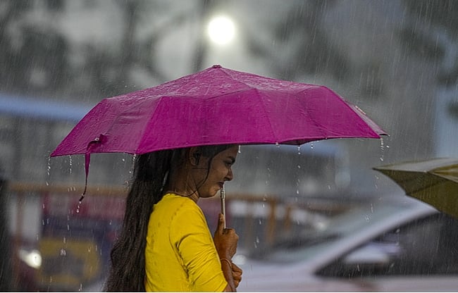 அடுத்த 3 மணிநேரத்துக்கு சென்னை, 13 மாவட்டங்களில் மழை!