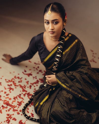 மின்னல் பார்வை... தாரணி! 