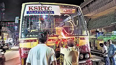 தமிழகத்திலிருந்து சபரிமலைக்கு
சிறப்பு பேருந்து சேவை தொடக்கம்!