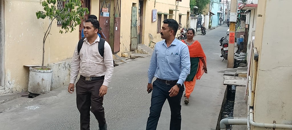 கரூா் சம்பவம்: நெரிசலில் காயமடைந்தவா்களின் வீடுகளுக்கு நேரில் சென்று சிபிஐ அதிகாரிகள் விசாரணை