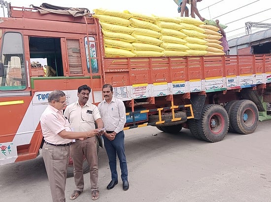 விழுப்புரத்திற்கு ரயிலில் வந்த 1,299 மெட்ரிக் டன் உரங்கள்