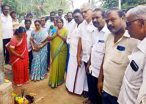 ரூ.15 லட்சத்தில் சாலைப் பணி தொடக்கம்