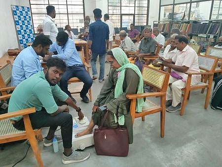 மாவட்ட மைய நூலகத்தில் இலவச மருத்துவ முகாம்