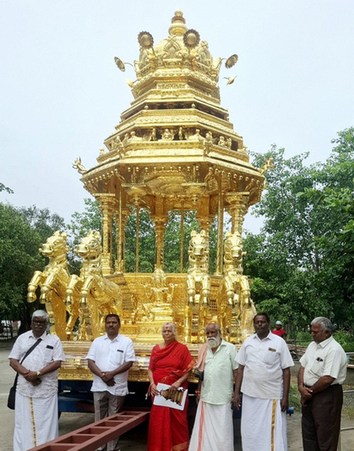 டிச.7-இல் காஞ்சிபுரம் ஏகாம்பரநாதா் கோயில்
புதிய தங்கத்தேருக்கு சிறப்பு அபிஷேகம்