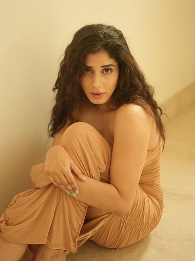 கோல்டன் ஹவர்... ஜாஸ்மின் பாஜ்வா!