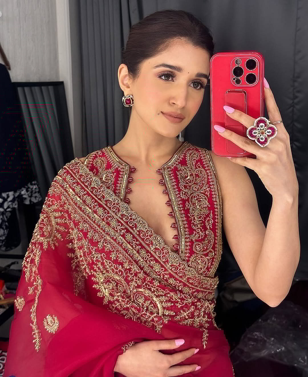 உன்னழகை கன்னியர்கள் கண்டதினாலே... நிதி ஷா!