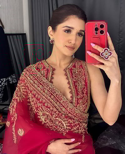 உன்னழகை கன்னியர்கள் கண்டதினாலே... நிதி ஷா! 