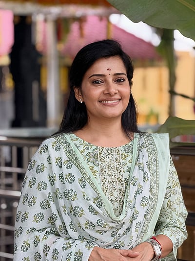 பிரார்த்தனை பலமாக மாறுமிடத்தில்... ஸ்ருதி ராஜ்!