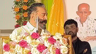 ரிமோட்டை எடுத்துக்கொண்டு ஓடிவிட்டனர்! யாரைச் சொல்கிறார் கமல்?