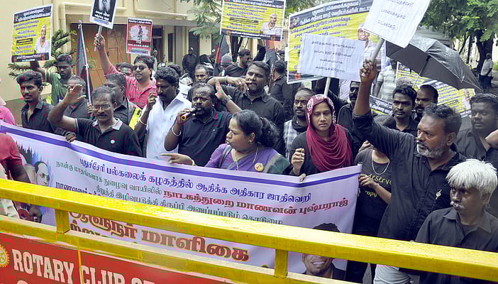 புதுச்சேரி ஆளுநா் மாளிகையை முற்றுகையிட முயன்ற 64 போ் கைது