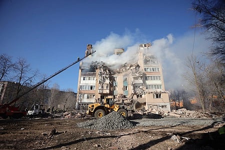 உக்ரைனில் ரஷியா தீவிர தாக்குதல்: 25 போ் உயிரிழப்பு