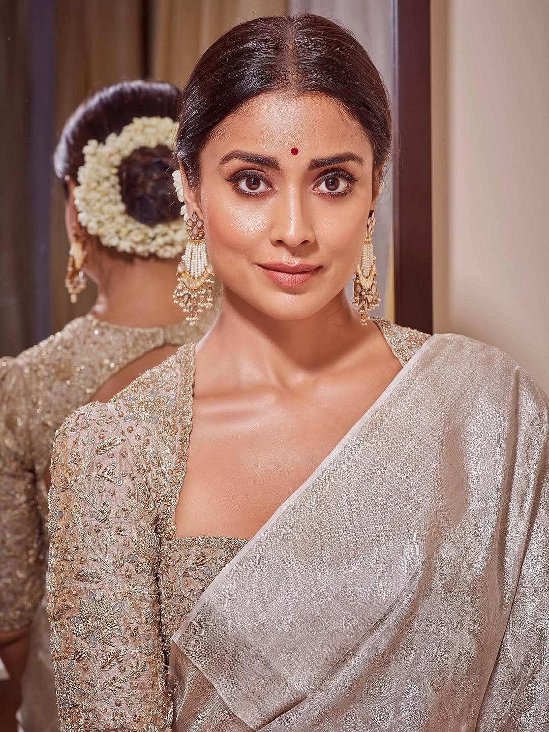 என்ன என்ன வார்த்தைகளோ... ஸ்ரேயா சரண்!