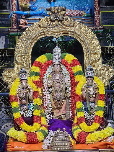 திருவள்ளூா் வீரராகவா் கோயிலில் சிறப்பு வழிபாடு