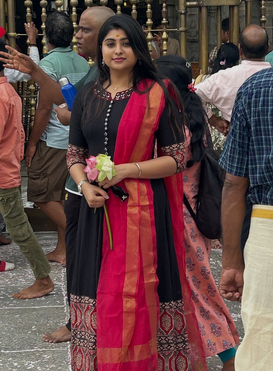 பூக்காலம்... ஸ்வேதா டோரத்தி!