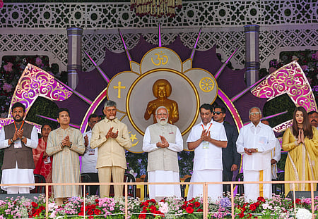 சேவைக்கான கருவியாக ஆன்மிகத்தை மாற்றியவா் ஸ்ரீ சத்ய சாய் பாபா- பிரதமா் மோடி புகழாரம்