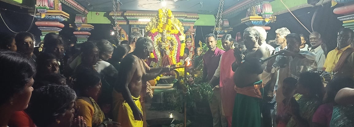 ஸ்ரீபொன்னியம்மன் கோயிலில் ஊஞ்சல் தாலாட்டு