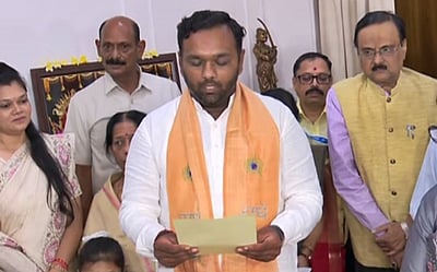 நுவாபாடா எம்எல்ஏவாக பதவியேற்றார் ஜெய் தோலாகியா!