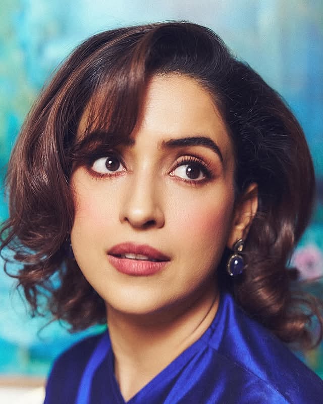 வின்டேஜ்... சான்யா மல்ஹோத்ரா!