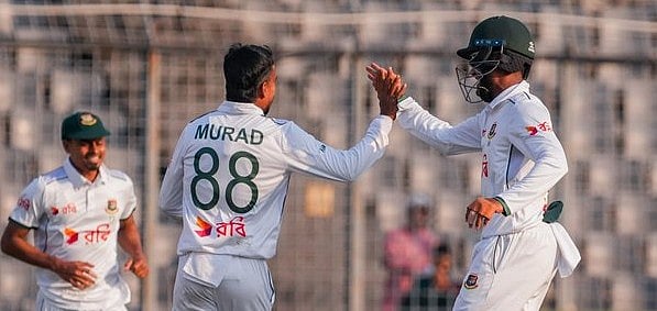 2-வது டெஸ்ட்: விக்கெட்டுகளை இழந்து தடுமாறும் அயர்லாந்து!