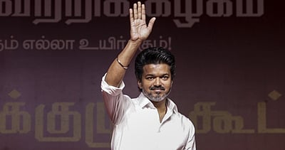 டிசம்பரில் மீண்டும் பிரசாரத்தை
தொடங்குகிறாா் விஜய்