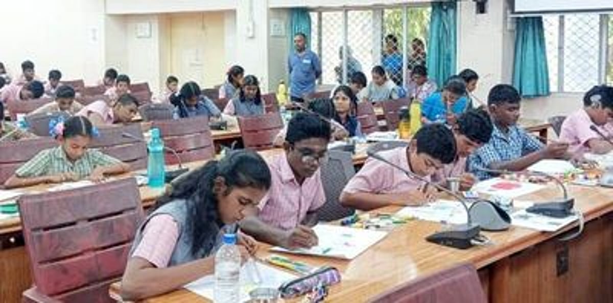 உலக மாற்றுத் திறனாளிகள் தின
ஓவியப் போட்டி