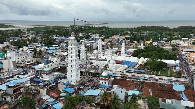 நாகூா் ஆண்டவா் தா்கா கந்தூரி விழா கொடியேற்றம்