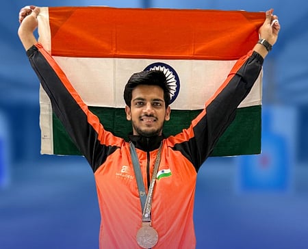 சௌா்ய சைனிக்கு வெள்ளி