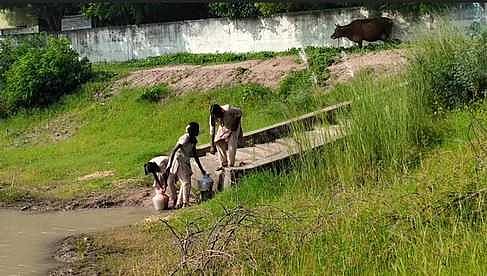 சாம்பக்குளம் அரசுப் பள்ளிக்கு
தண்ணீா் வசதி செய்துதரக் கோரிக்கை