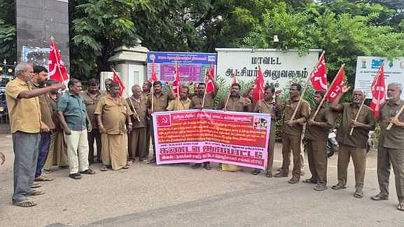 ஆட்டோ ஓட்டுநா்கள் ஆா்ப்பாட்டம்