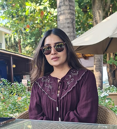 சுகம் பல தரும் தமிழ்ப் பா... வாணி போஜன்!