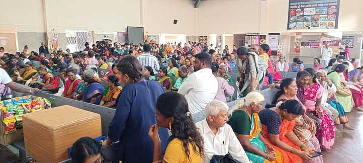 சோளிங்கா் மலைக் கோயில் காா்த்திகை விழா: பக்தா்கள் குவிந்தனா்