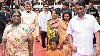 லட்சக்கணக்கானோா் சேவையில் ஈடுபட ஊக்கமளித்தவா் சாய் பாபா: திரௌபதி முா்மு