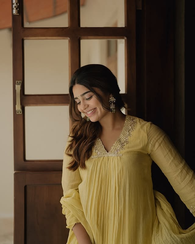 மஞ்சலோக மேனி... கெளரி கிஷன்!