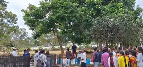 விஜய் மக்கள் சந்திப்பு: குழந்தைகளுடன் வரும் பெண்களுக்கு அனுமதி இல்லை?