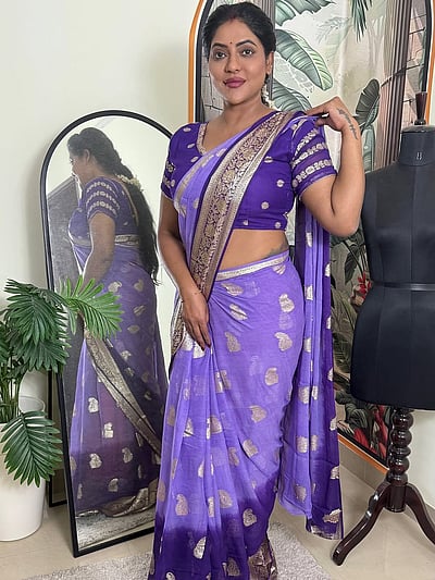 பிரதிபலிப்பு... ரேஷ்மா பசுபுலேட்டி!