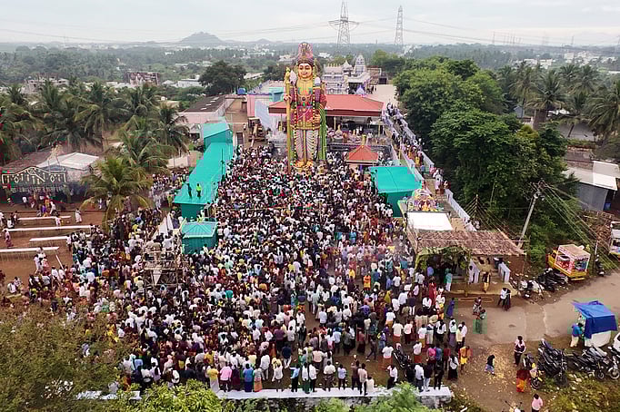 தாரமங்கலத்தில் 56 அடி உயரத்தில் அமைக்கப்பட்டுள்ள ராஜஅலங்கார முருகன் சிலைக்கு கும்பாபிஷேகம்