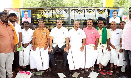 பயணிகள் நிழற்கூடம் திறப்பு