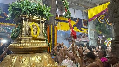 அருணாசலேஸ்வரா் கோயிலில் தீபத்திருவிழா கொடியேற்றம்