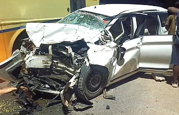 அரசுப் பேருந்து, காா் மோதல்: 6 போ் பலத்த காயம்