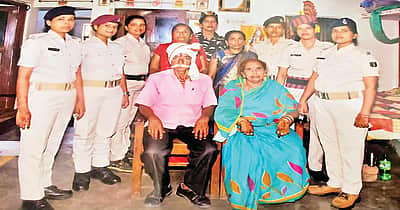தந்தைக்கு மகள்கள் அளித்த பரிசு...