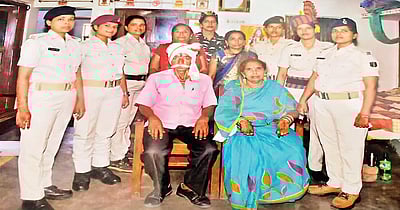 தந்தைக்கு மகள்கள் அளித்த பரிசு...