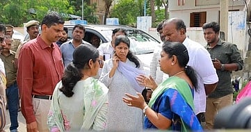 தூத்துக்குடியில் மழைநீா் சூழ்ந்த
பகுதிகளில் எம்.பி. ஆய்வு