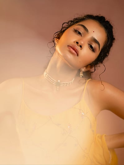 மயில் போல பொண்ணு ஒன்னு... அனுபமா பரமேஸ்வரன்!