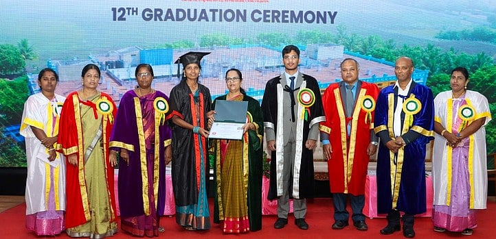 விழுப்புரம் நா்சிங் கல்லூரியில் பட்டமளிப்பு விழா